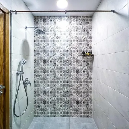 Deluxe アパート カルロヴォ